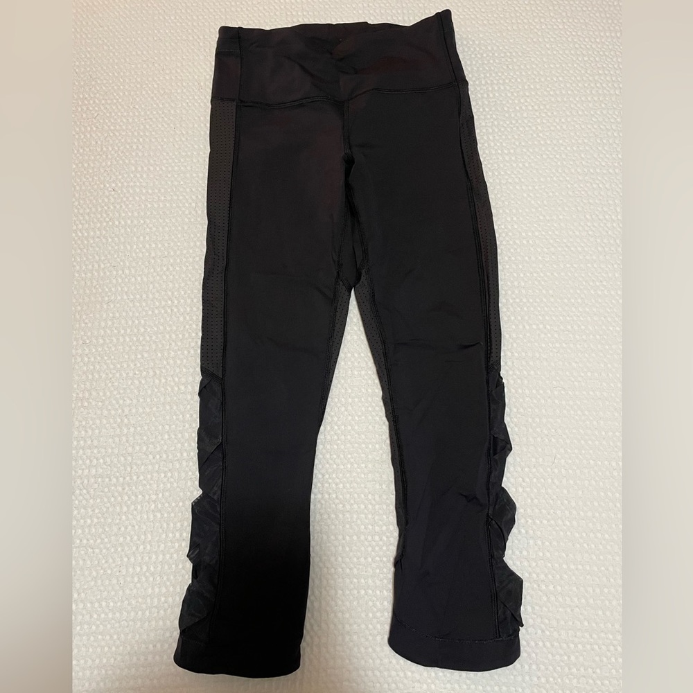 Lululemon cropped leggings with sheer sides size 4